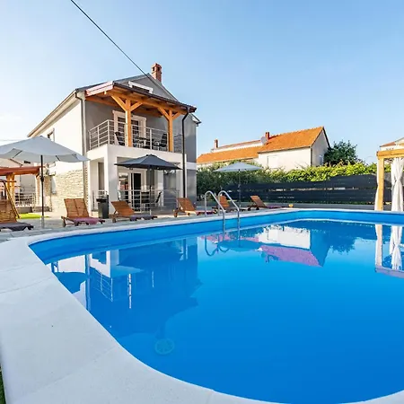Holiday home Lovely In With Outdoor Swimming Pool Zadar
