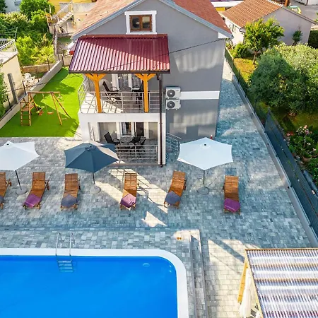 Lovely In With Outdoor Swimming Pool Zadar