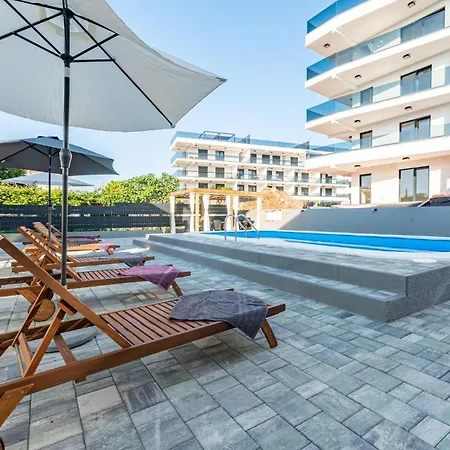 Holiday home Lovely In With Outdoor Swimming Pool