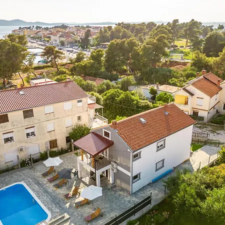 Lovely In With Outdoor Swimming Pool Holiday home Zadar