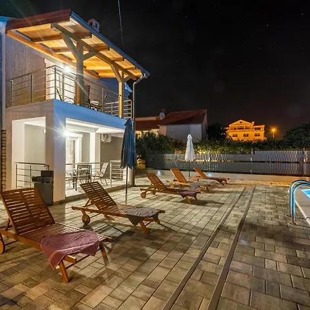 Holiday home Lovely In With Outdoor Swimming Pool