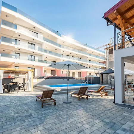 Lovely In With Outdoor Swimming Pool Holiday home Zadar
