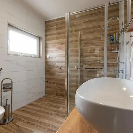 Holiday home Lovely In With Outdoor Swimming Pool