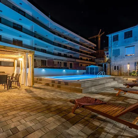 Lovely In With Outdoor Swimming Pool *