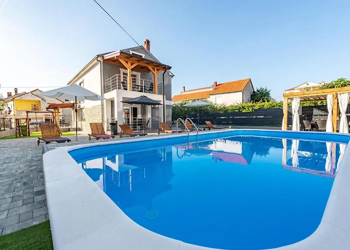 펜션 Gorgeous In With Wifi 자다르