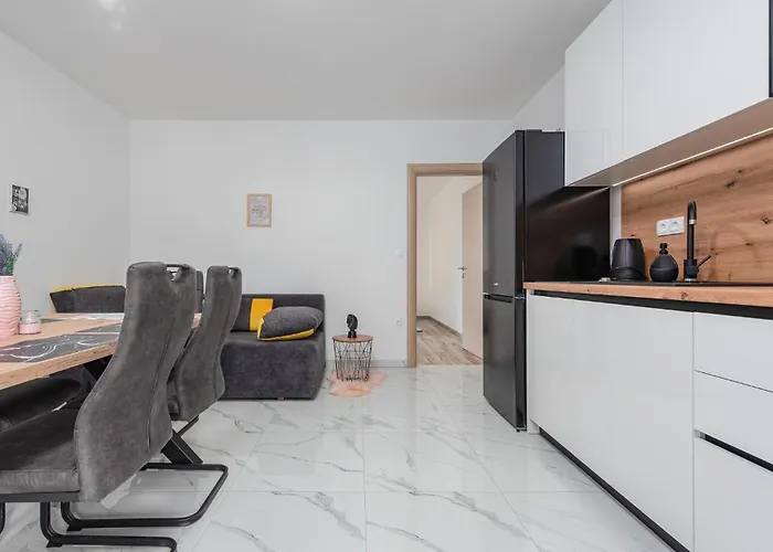 펜션 Gorgeous In With Wifi 자다르